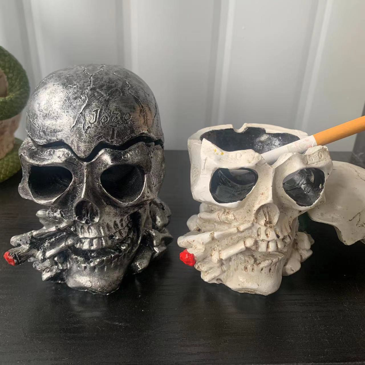 Resin Art Wedding Gift - ハロウィン新作ヨーロッパ風アート置物オーナメント骸骨灰皿リビングルーム装飾ギフト