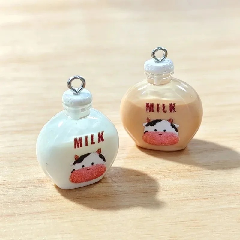 Resin Art Bottle - 10 個の愛らしい小さな牛のミルクボトル樹脂チャームシミュレーションドリンクペンダントかわいいアクセサリー DIY ジュエリー用