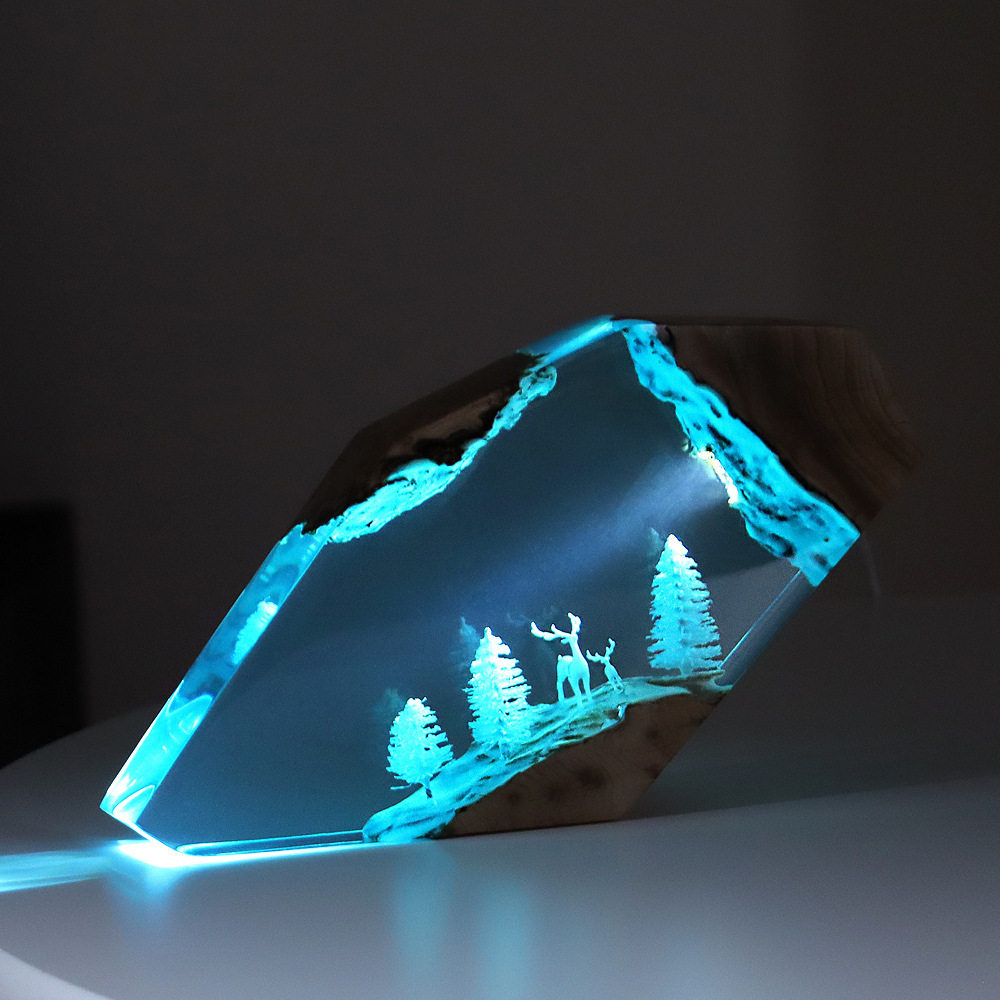 Resin Art And Decor - 森の妖精鹿デスクトップアート、パーソナライズされた発光オーナメント、沈没船タコ、聖なる木製樹脂製ホームデコレーションクラフトアイテム