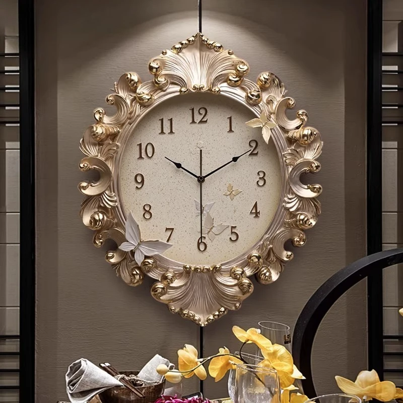 Resin Art Clock - ヨーロッパスタイルの部屋の壁時計、古典的なゴールデンアートレストランの時計、モダンなレトロな静音時計は家の装飾に適しています。