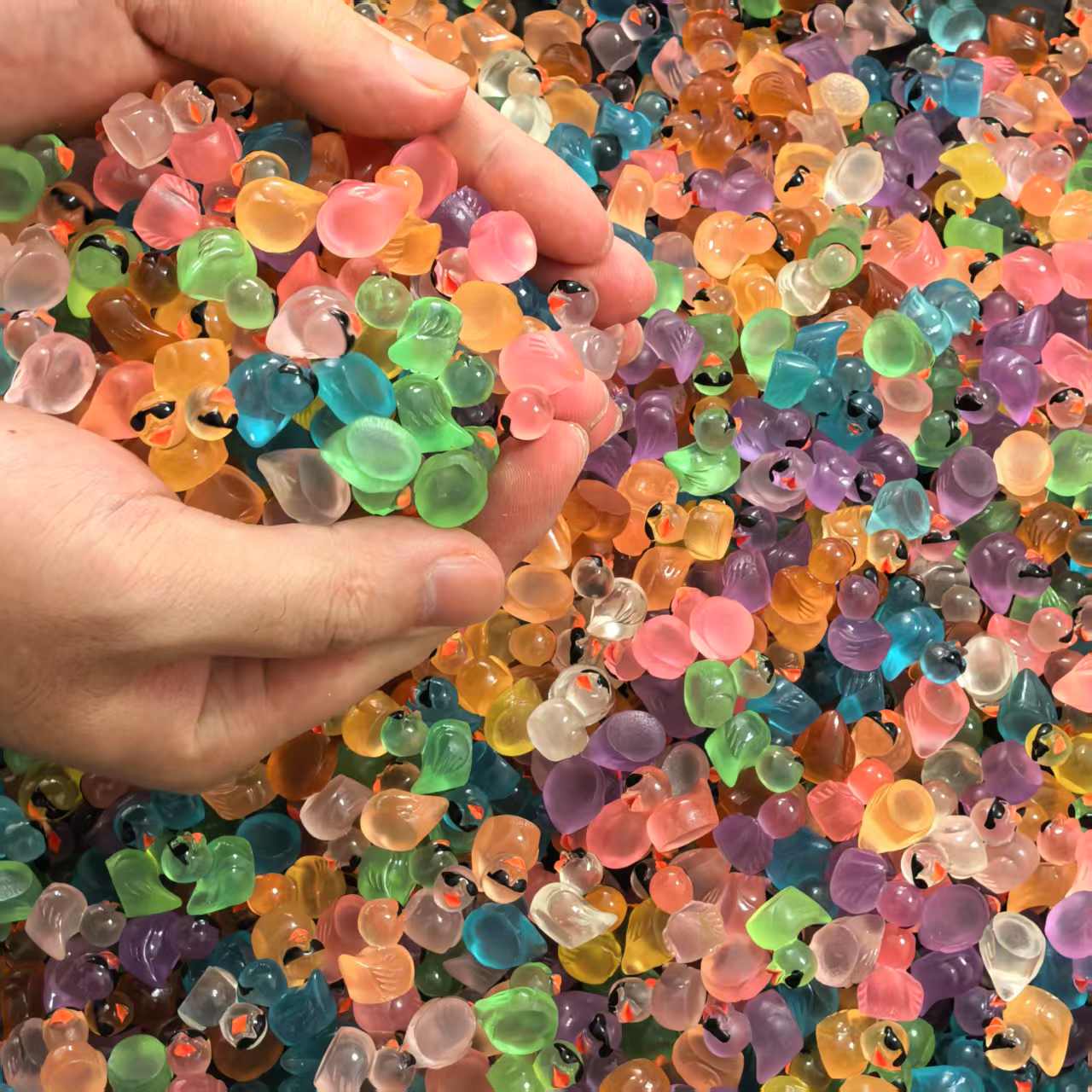 200/100 発光ミニグリッターアヒルメガネミニチュアアヒ - Resin Art Glitter のレビューと価格