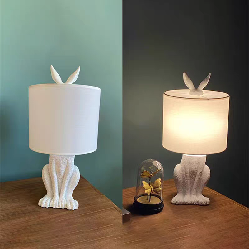 クリエイティブなウサギの形をしたデスクランプ、子供部屋、書斎 - Resin Art On Floor のレビューと価格