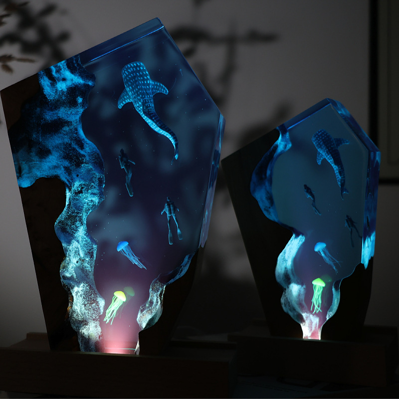 樹脂製洞窟クジラダイバーデスクトップクラゲ発光オーナメントク - Resin Art Wedding Gift のレビューと価格