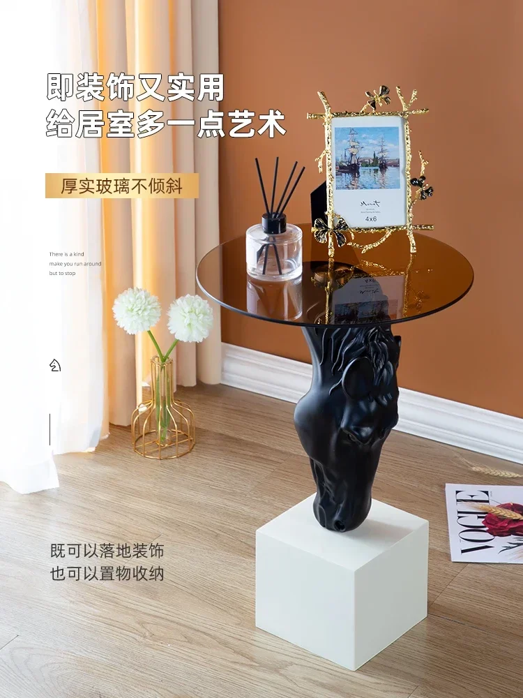 リビングルームのテレビキャビネットの横に、創造的な馬のティー - Resin Art On Floor のレビューと価格
