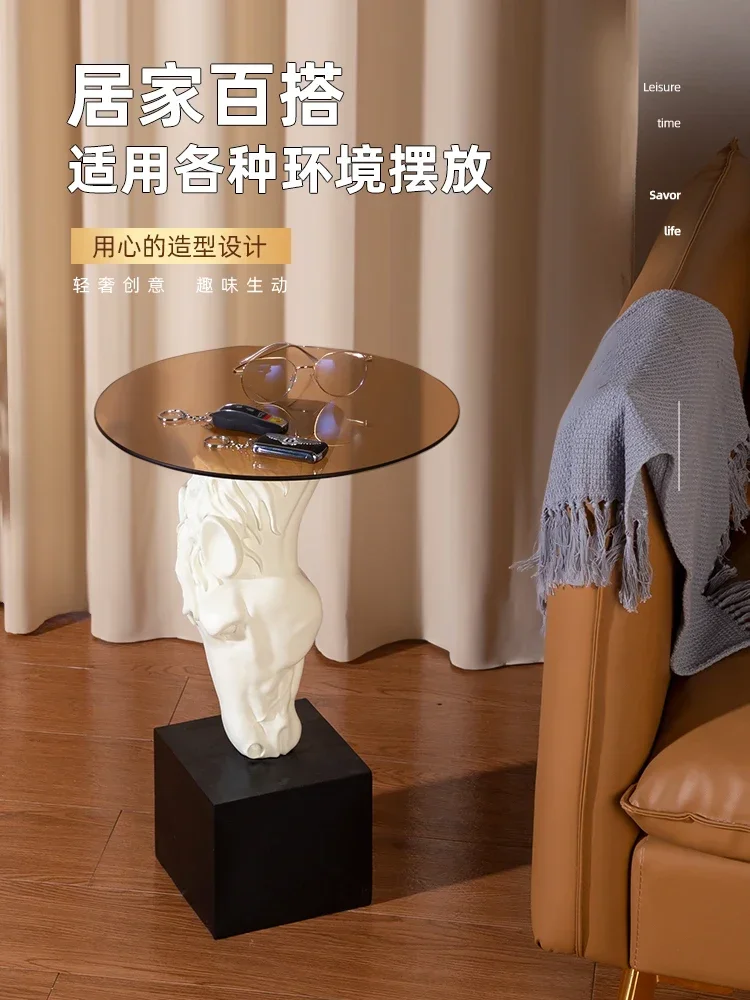 リビングルームのテレビキャビネットの横に、創造的な馬のティー - Resin Art On Floor のレビューと価格