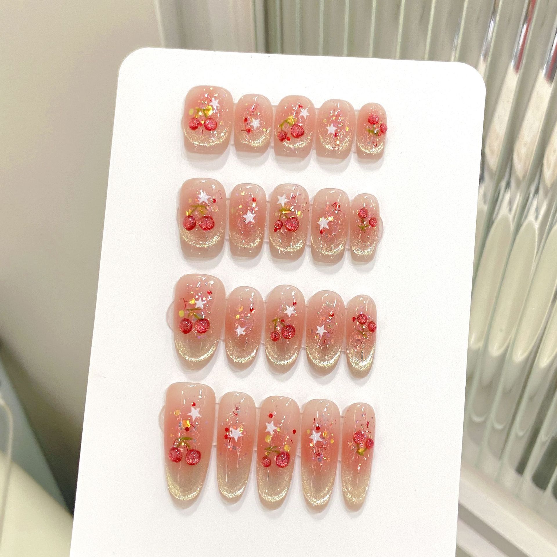 10 個スウィートチェリープレス爪女性ガールズシャイニースマ - Resin Art Glitter のレビューと価格