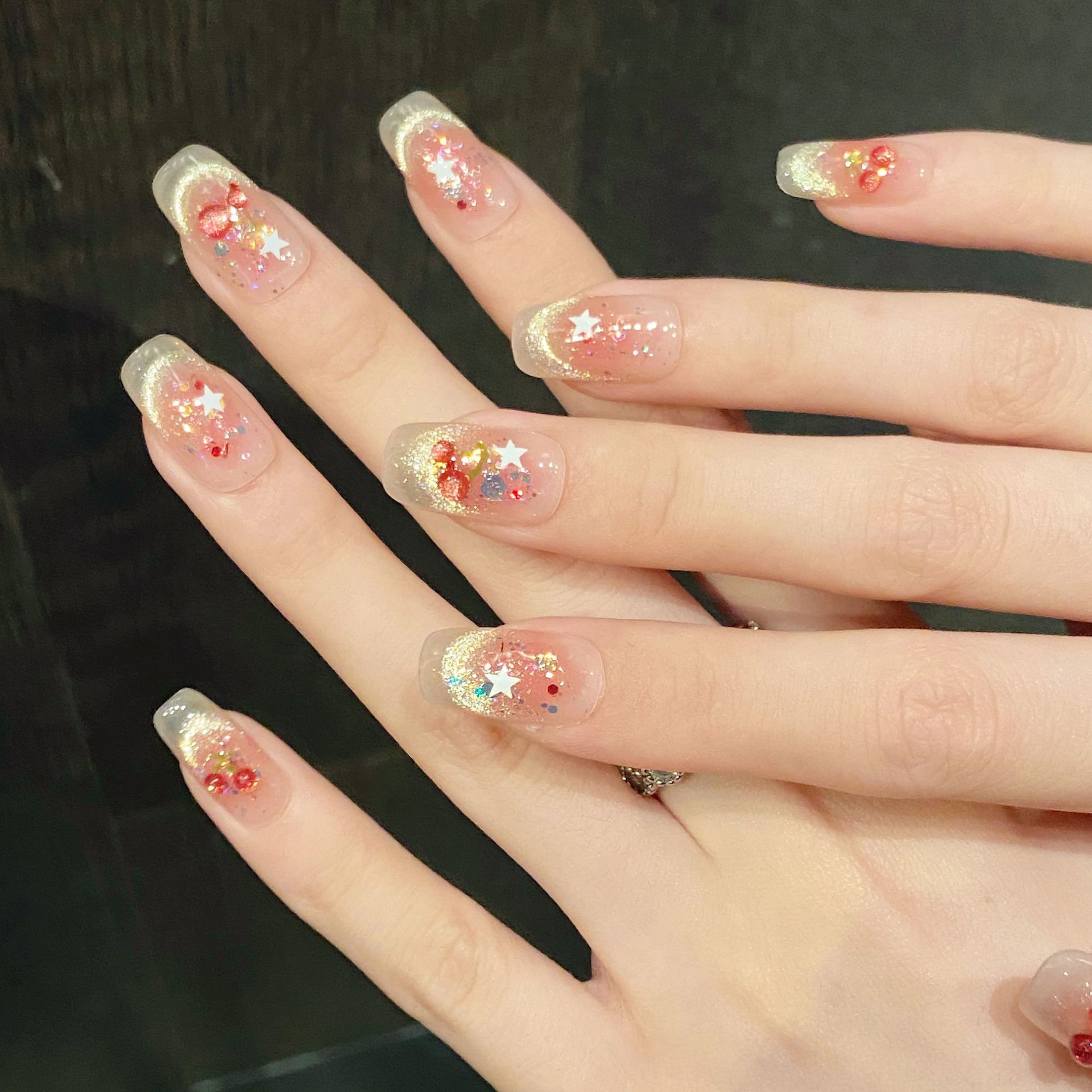10 個スウィートチェリープレス爪女性ガールズシャイニースマ - Resin Art Glitter のレビューと価格