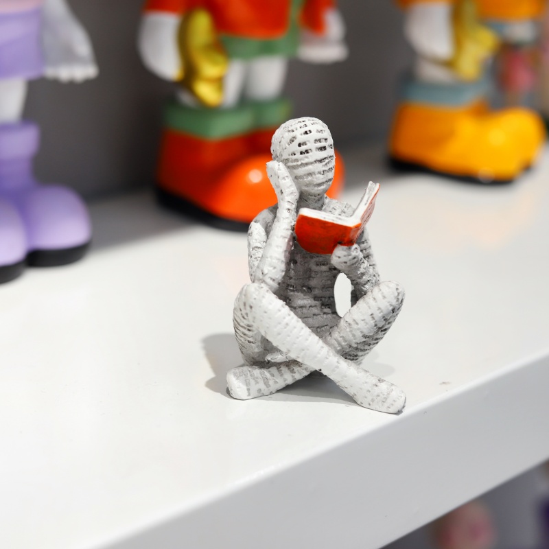 1個入り、読書する女性像の装飾品、創造的なアートデザイン、モ - Resin Art Design のレビューと価格